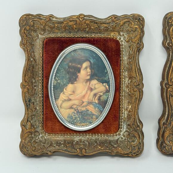 Pair of Vintage Ornate Frames with Oval Cameo - Red Velvet Cameo Creation 1940s - Picture 3 of 5